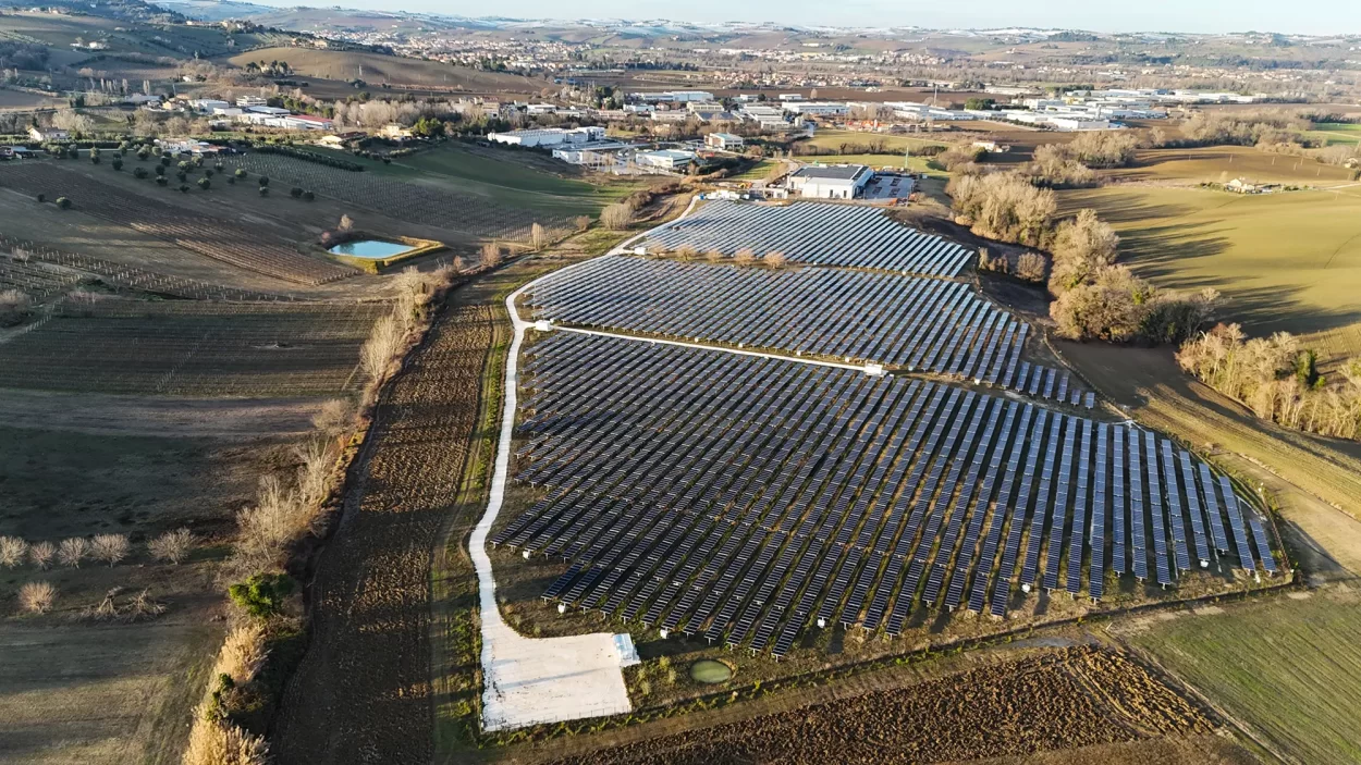 Tre impianti a terra 24,4 MWp.